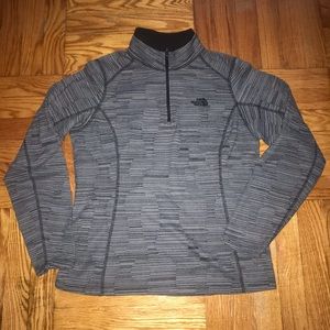 THE NORTH FACE WOMEN’S LONG SLEEVE HIGH NECKLINE GREY & BLACK FLEECE SWEATER, M